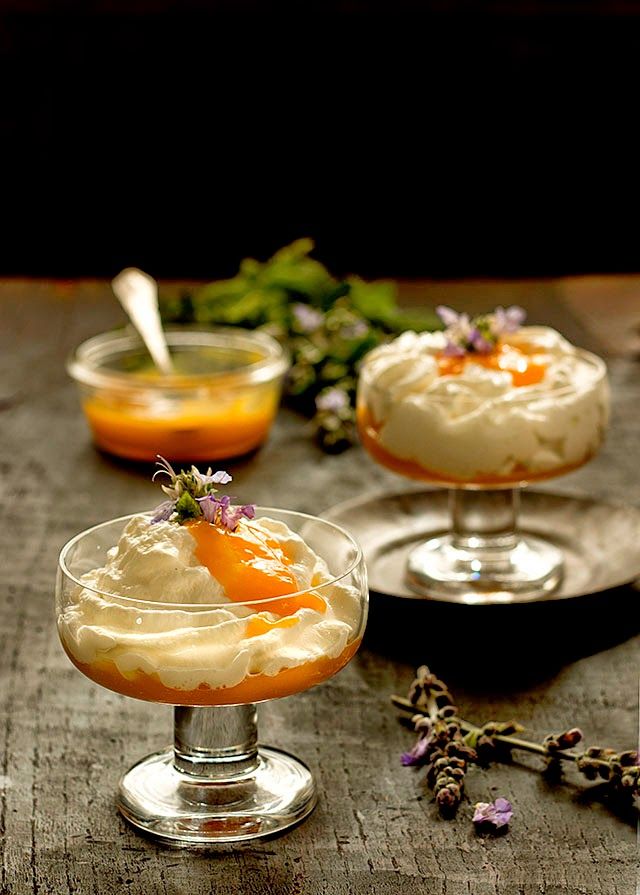 ESPUMA DE YOGURT GRIEGO Y COULIS DE MANGO